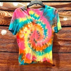 UNIVERSAL THREADS TIE-DYE V-NECK